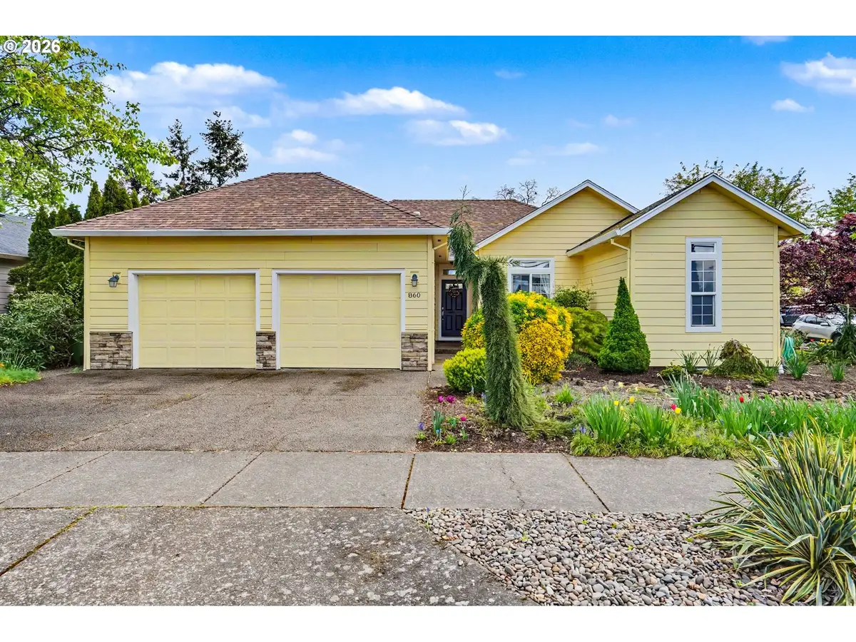 860 N 2nd St, Silverton, OR 97381 - #1