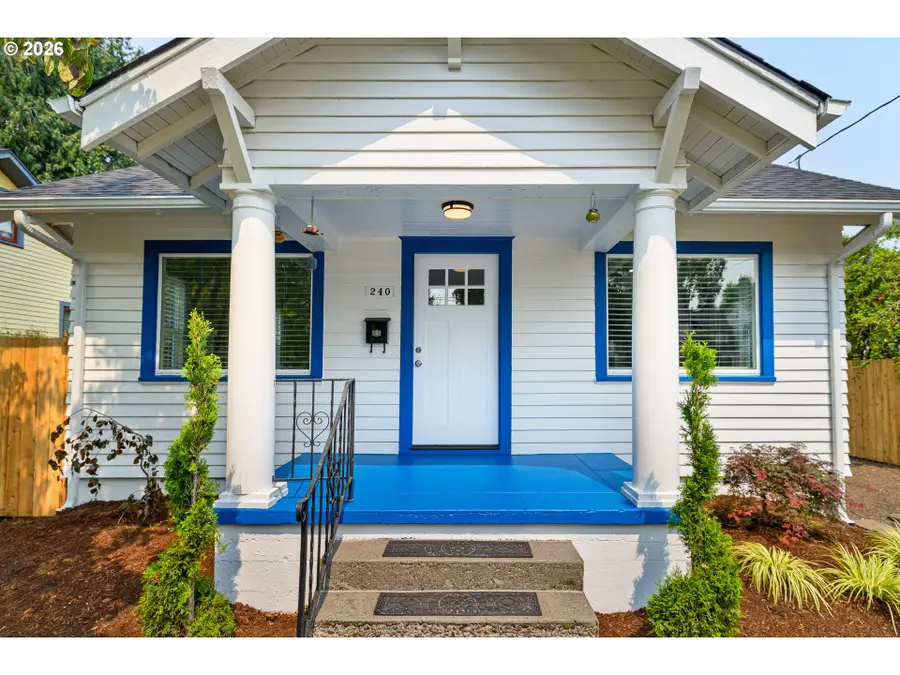 240 E Clarendon St, Gladstone, OR 97027 - #3