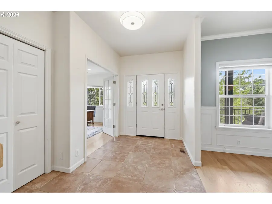 3083 Skyview Ln, Eugene, OR 97405 - #3