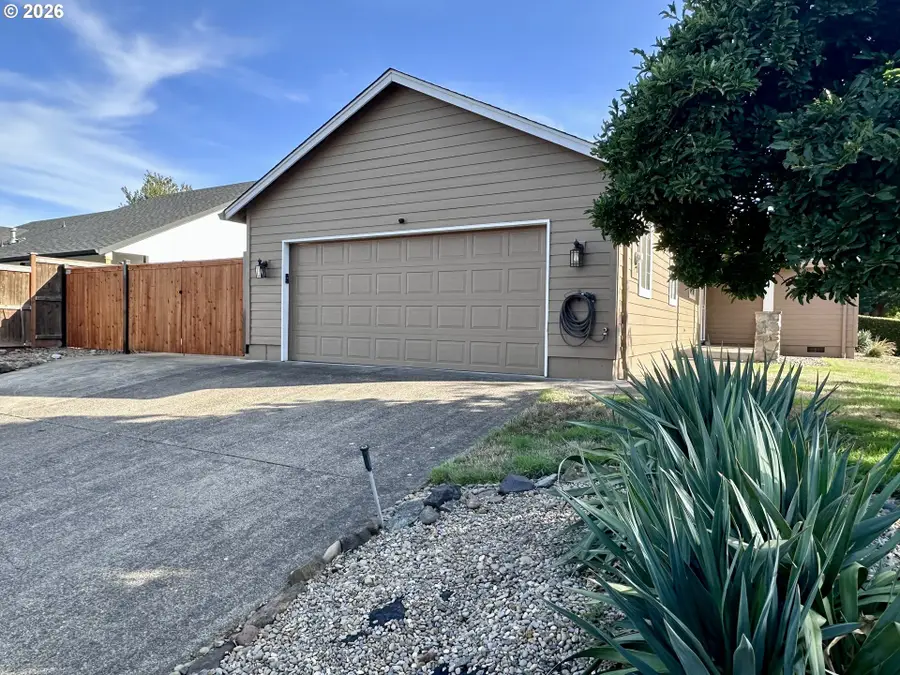 963 Hazelnut Ln, Springfield, OR 97478 - #2