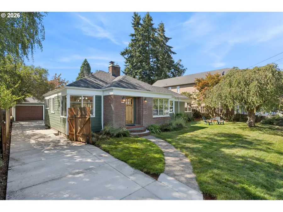 7920 SE Hawthorne Blvd, Portland, OR 97215 - #3
