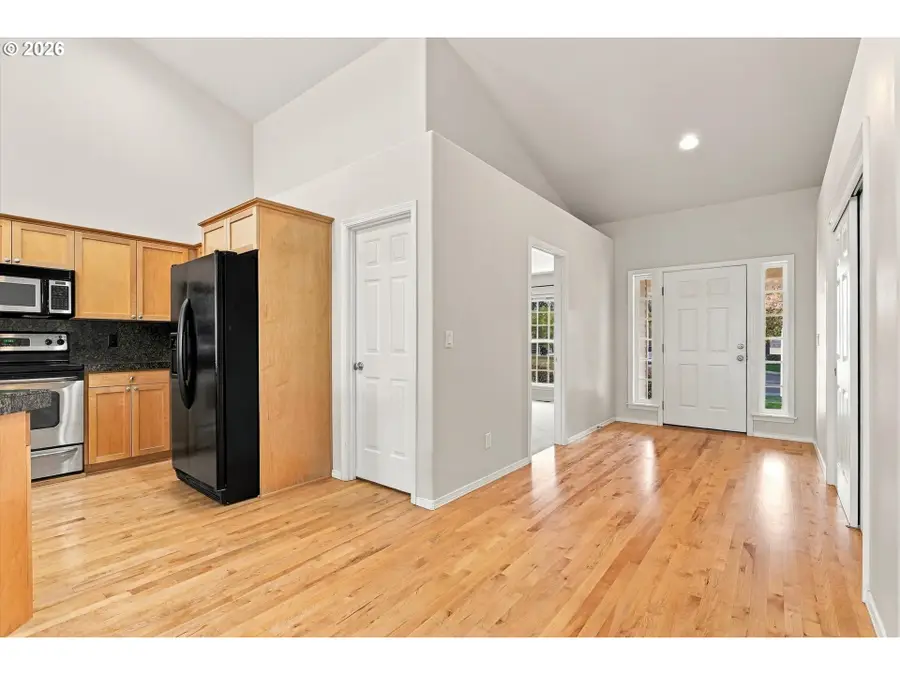 645 N Juniper Ct, Canby, OR 97013 - #2