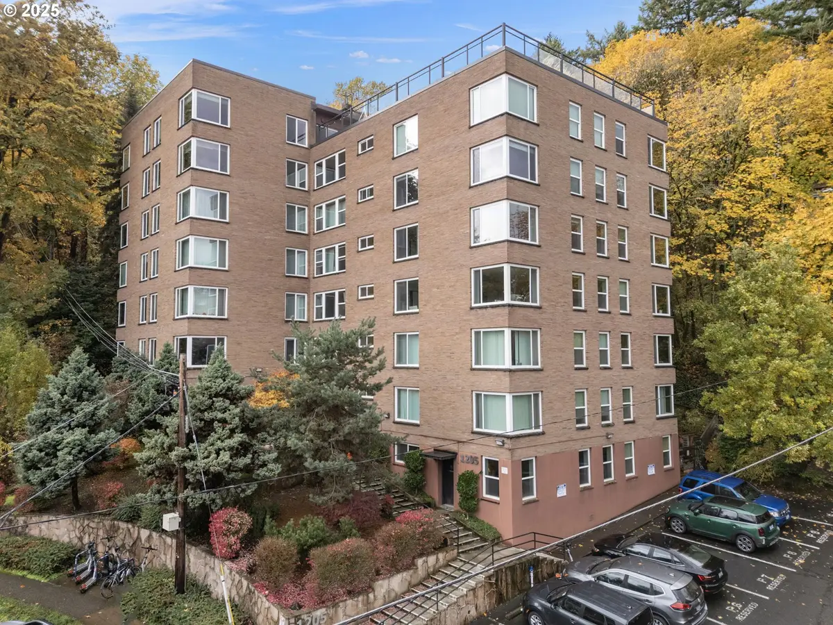 1205 SW Cardinell Dr #102, Portland, OR 97201 - Image #1
