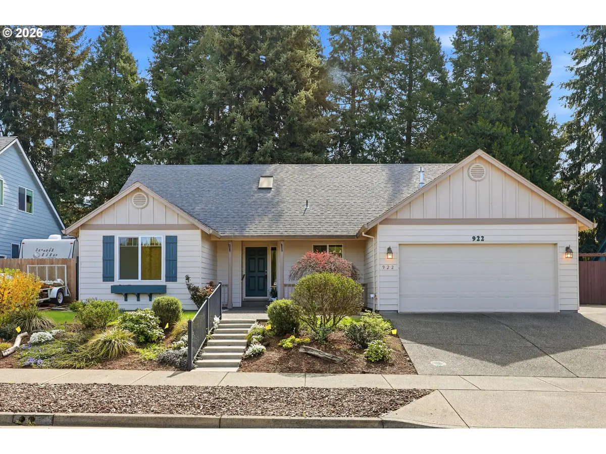 922 NE Travis Dr, Silverton, OR 97381 - #1