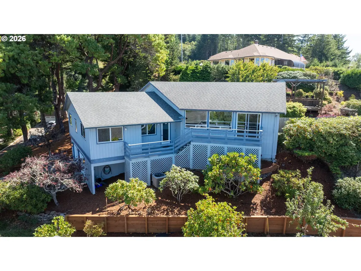 1037 Canyon Ter, Coos Bay, OR 97420 - #1