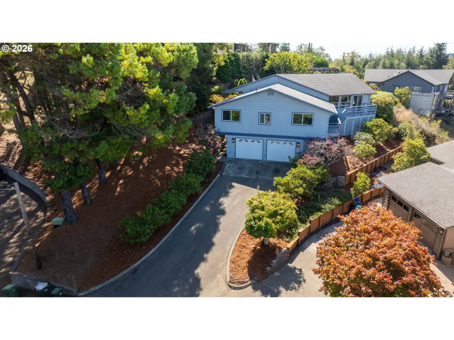 1037 Canyon Ter, Coos Bay, OR 97420 - #2