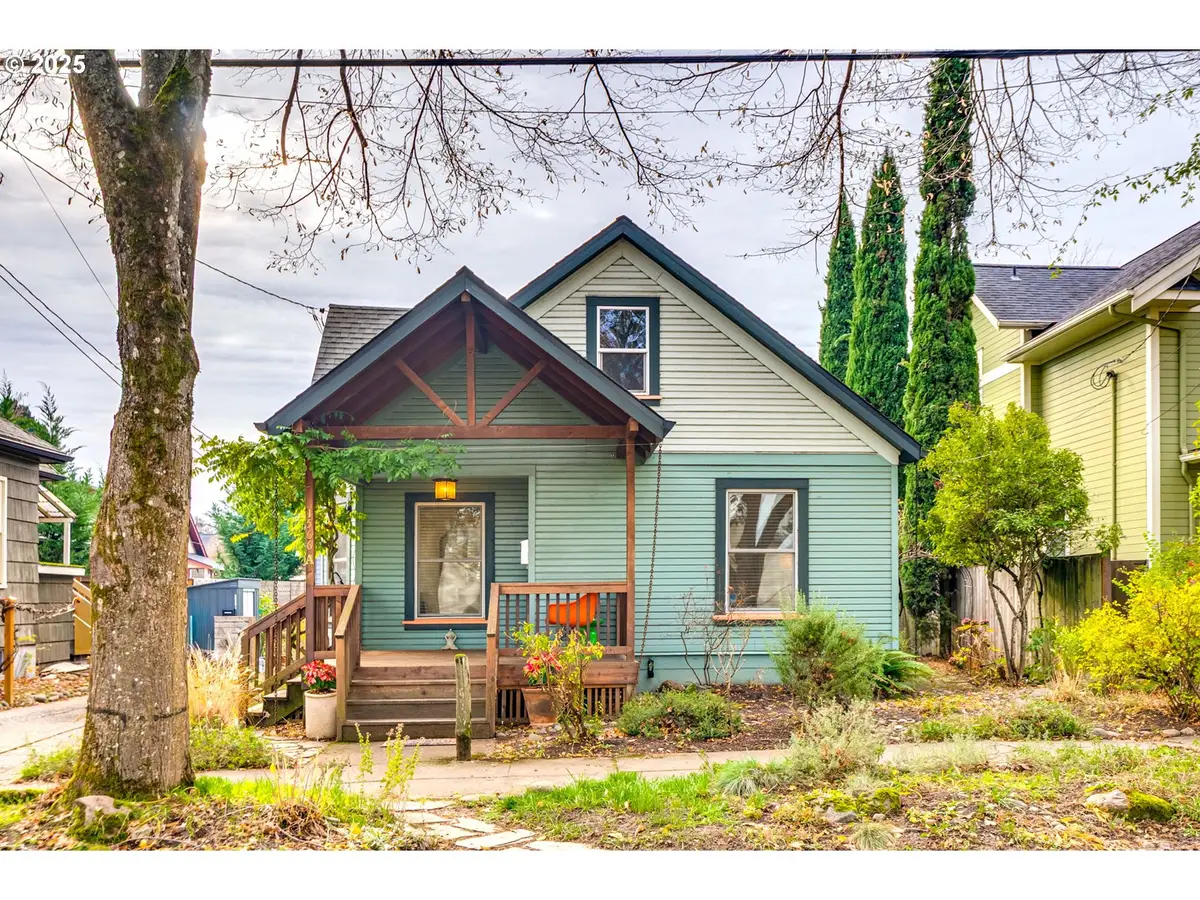 1566 SE Sherrett St #A, Portland, OR 97202 - Image #1