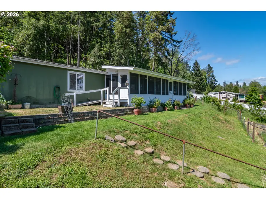 562 Valley Rd, Roseburg, OR 97471 - #3