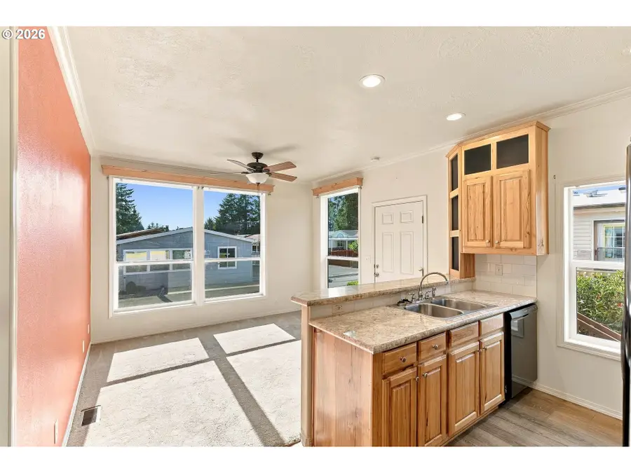 472 Shorepines Pl, Coos Bay, OR 97420 - #3