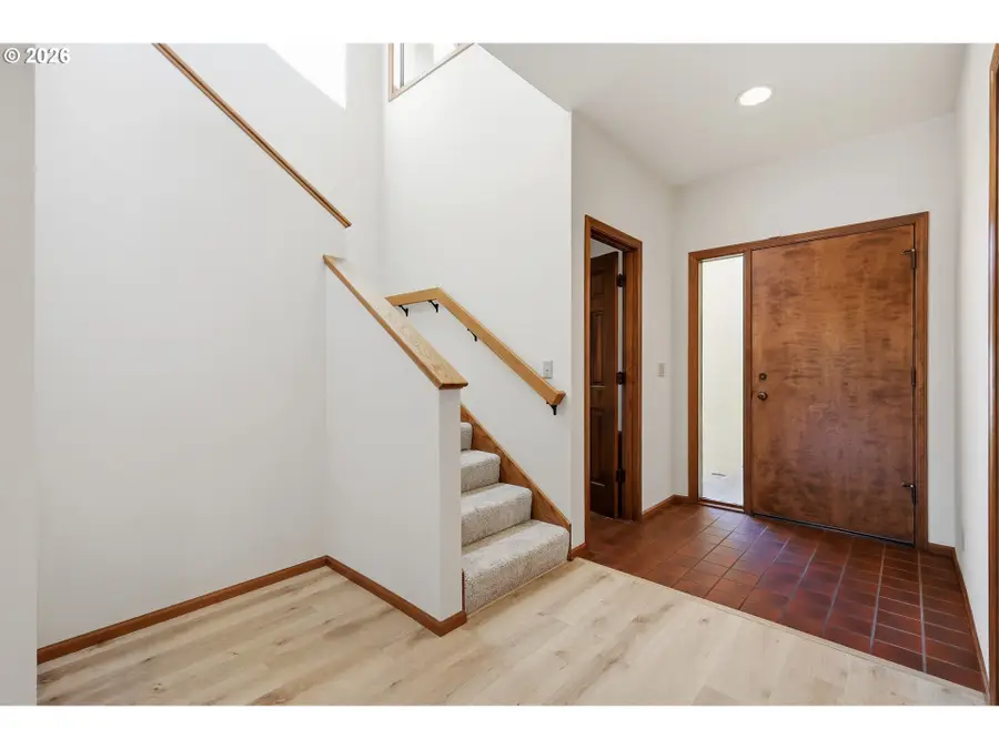 587 Wimbledon Ct, Eugene, OR 97401 - #2