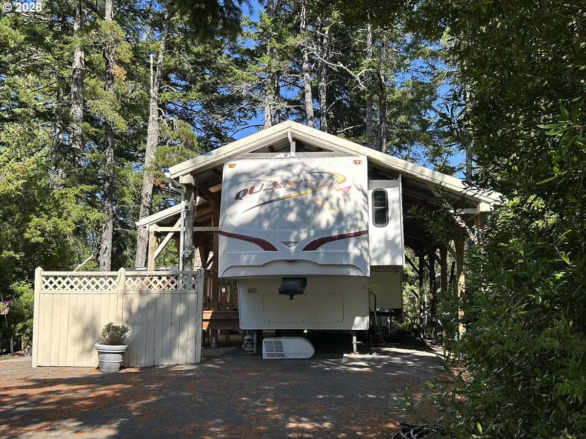 141 Outer Dr, Florence, OR 97439 - #1