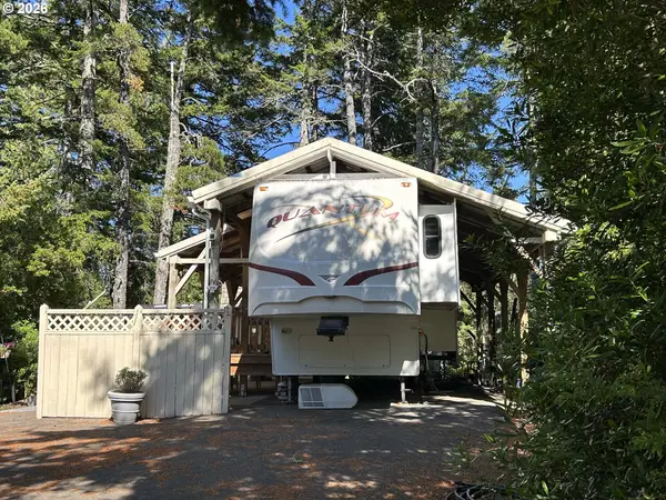 141 Outer Dr, Florence, OR 97439
