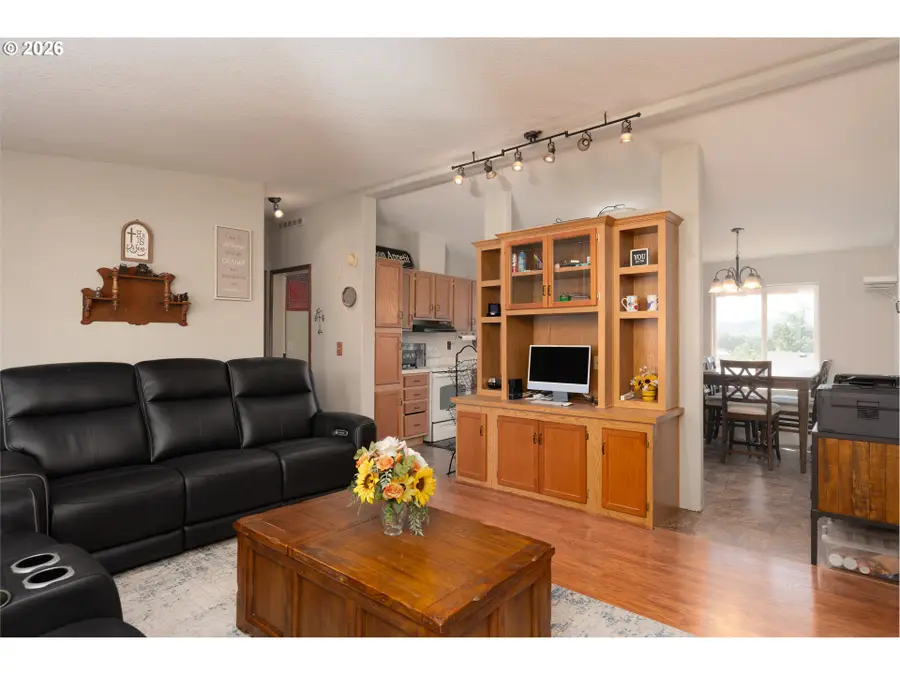 310 Monte Dr, Roseburg, OR 97471 - #2