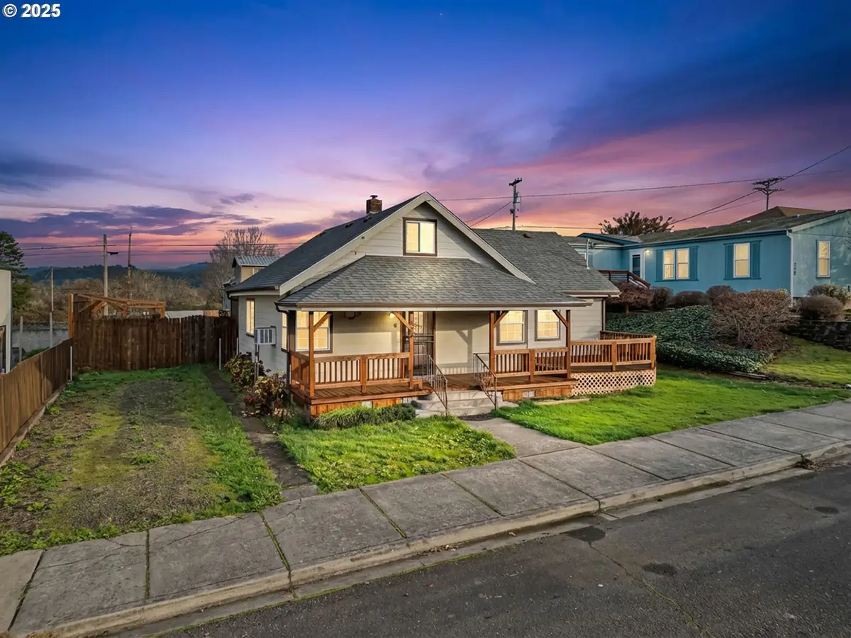 252 Alder St, Yoncalla, OR 97499 - Image #1