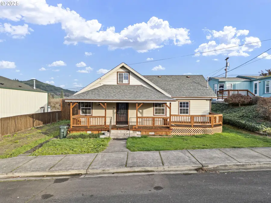 252 Alder St, Yoncalla, OR 97499 - Image #2