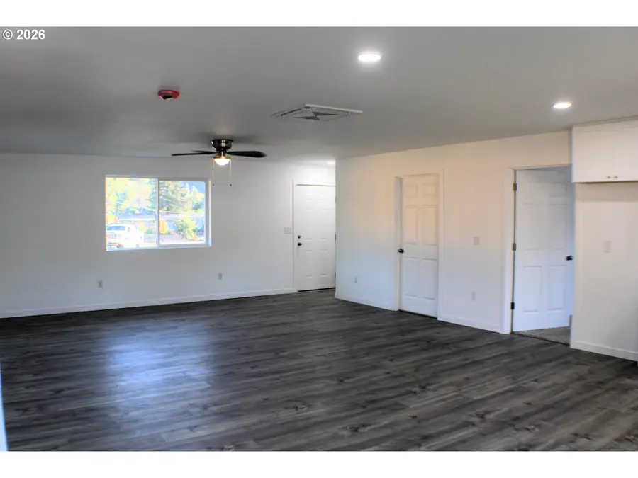 203 Henry St, Tri City, OR 97457 - #3