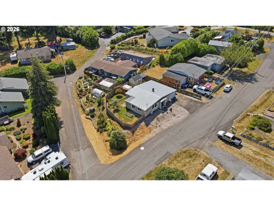 340 16th Ave, Coos Bay, OR 97420 - #3