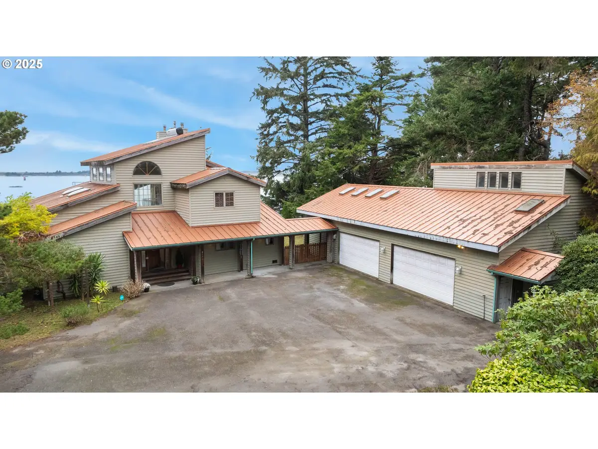 1270 Seagate Ave, Coos Bay, OR 97420 - Image #1