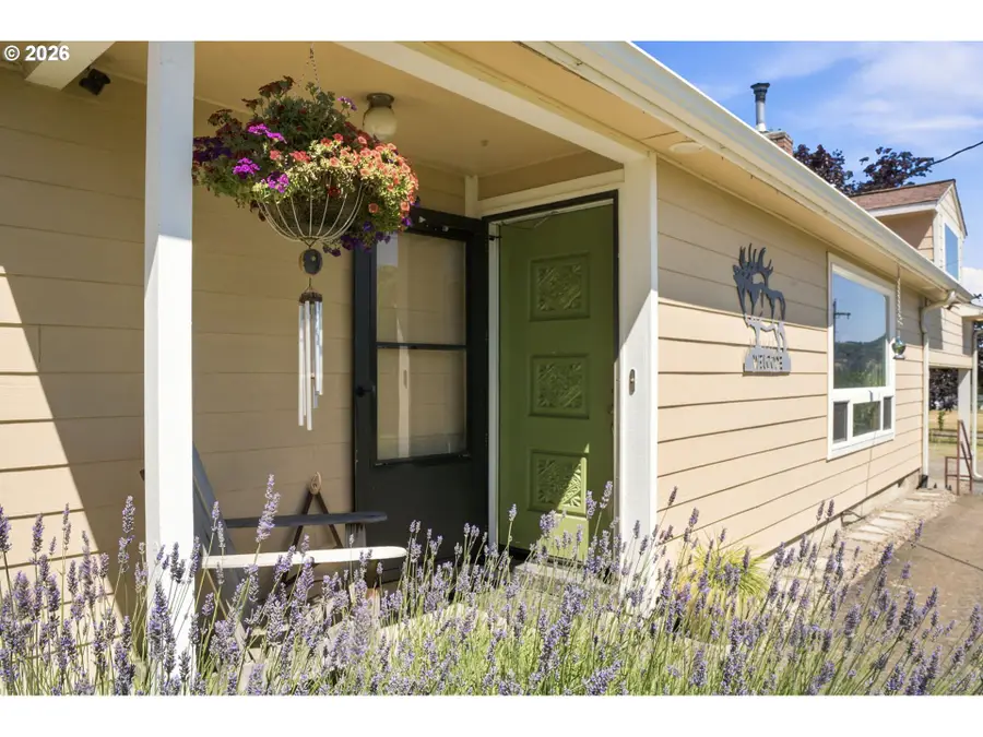 84124 Hilltop Dr, Pleasant Hill, OR 97455 - #3