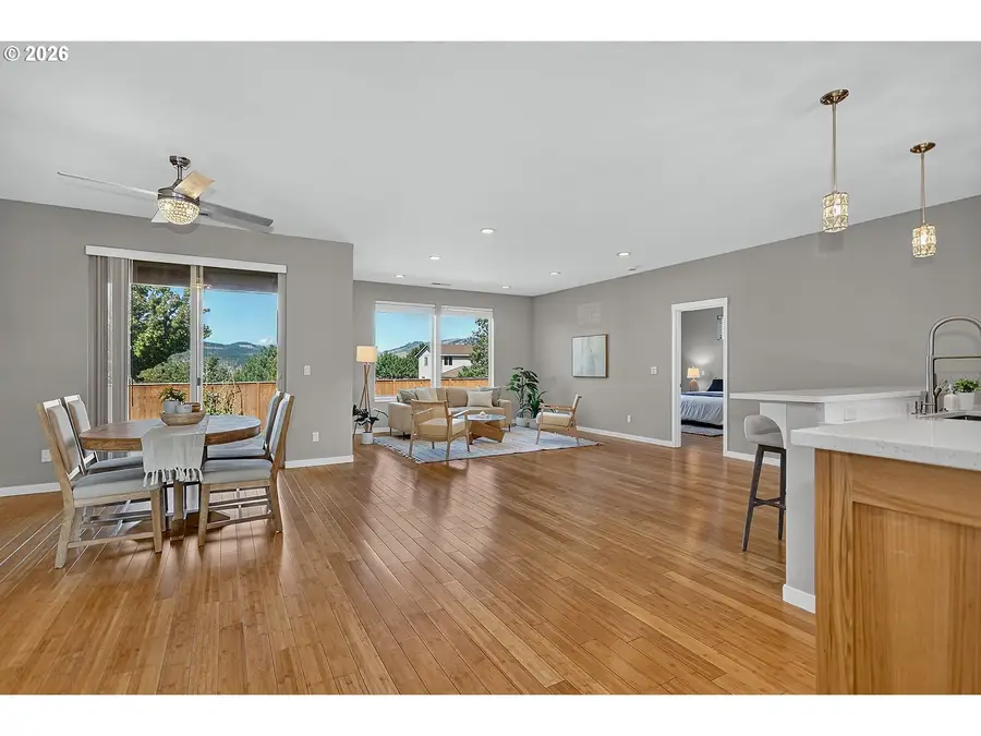 900 Falcon Ct, Hood River, OR 97031 - #3