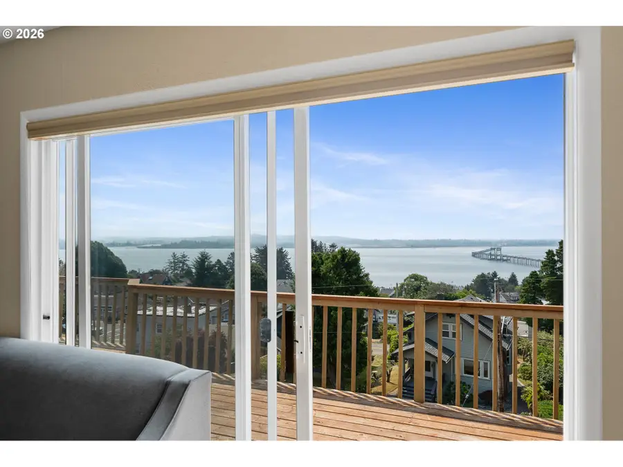416 Chinook Ave, Astoria, OR 97103 - #3