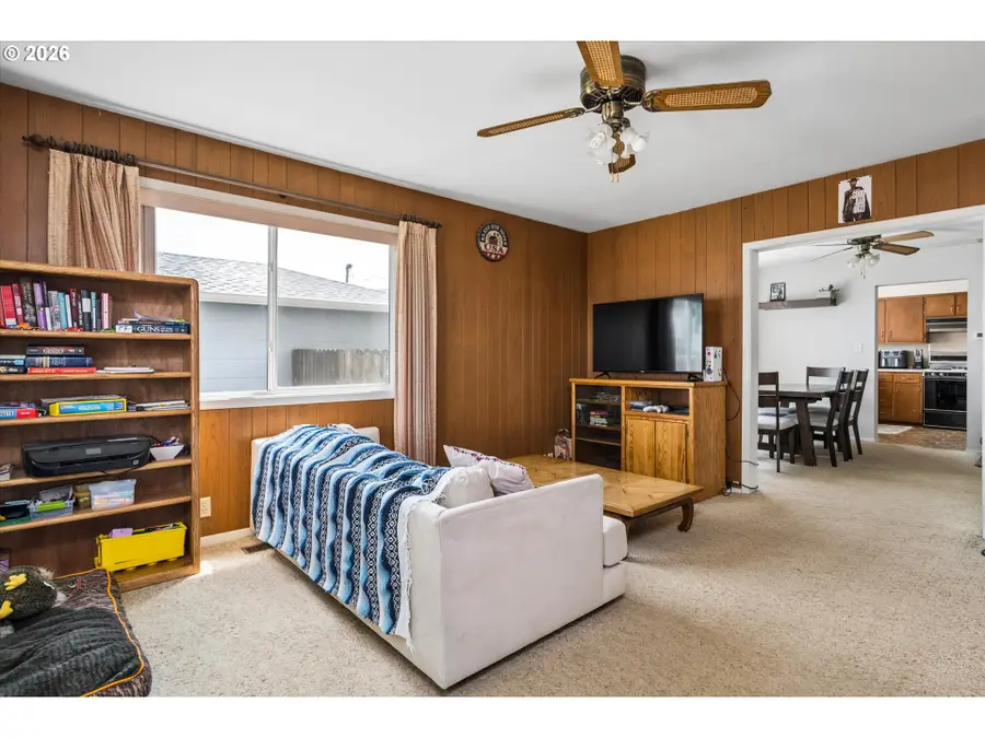 1147 Juniper St, Junction City, OR 97448 - #3
