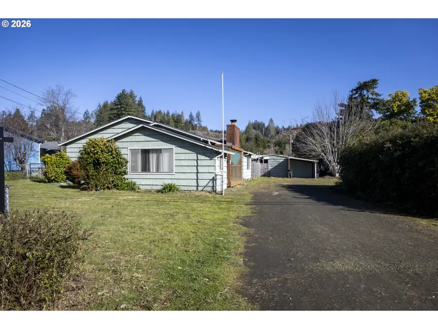 550 N 8th St, Lakeside, OR 97449 - #3