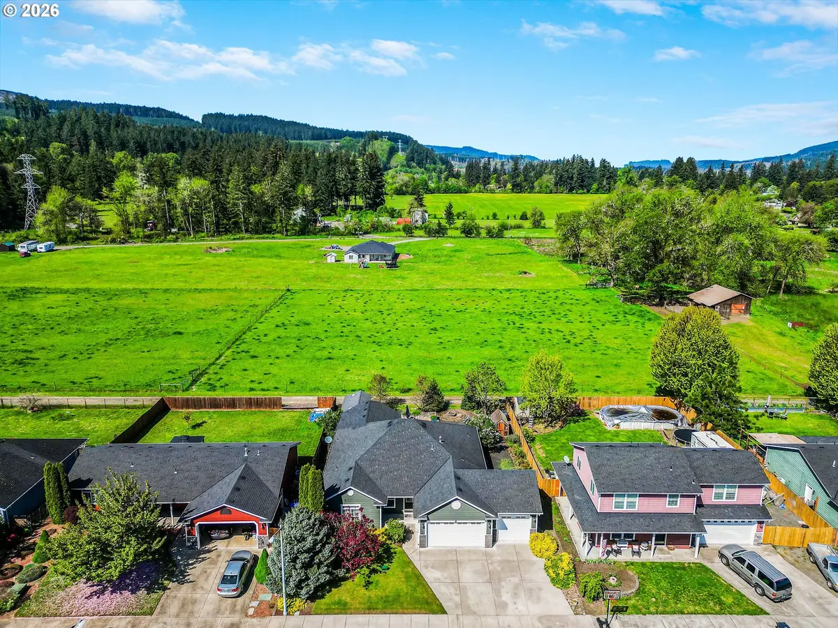 1231 SW 3rd Ave, Mill City, OR 97360 - #1