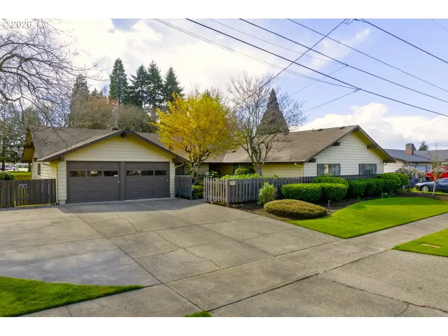 4448 Knoop Ave, Eugene, OR 97402 - #2