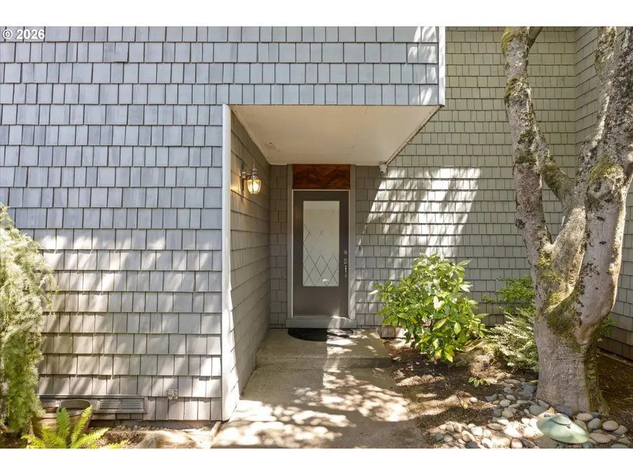 530 N Hayden Bay Dr, Portland, OR 97217 - #2