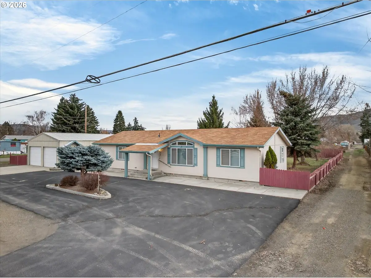 3705 Campbell St, Baker City, OR 97814 - #1