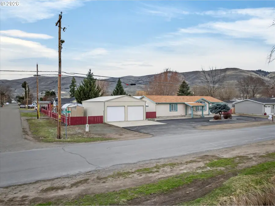 3705 Campbell St, Baker City, OR 97814 - #2