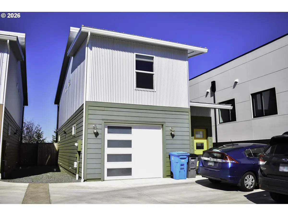 310 E Rapp Rd, Talent, OR 97540 - #1