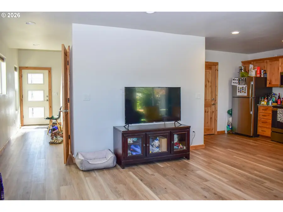 310 E Rapp Rd, Talent, OR 97540 - #2