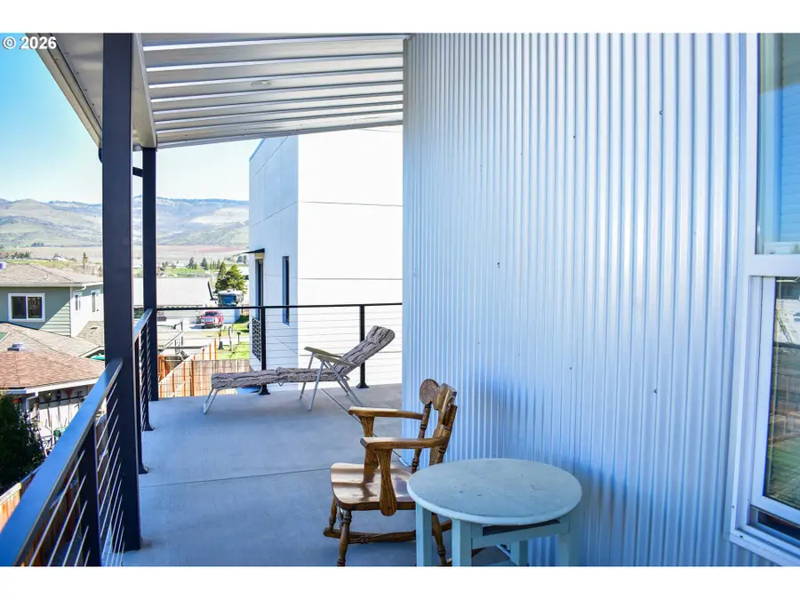 310 E Rapp Rd, Talent, OR 97540 - #3