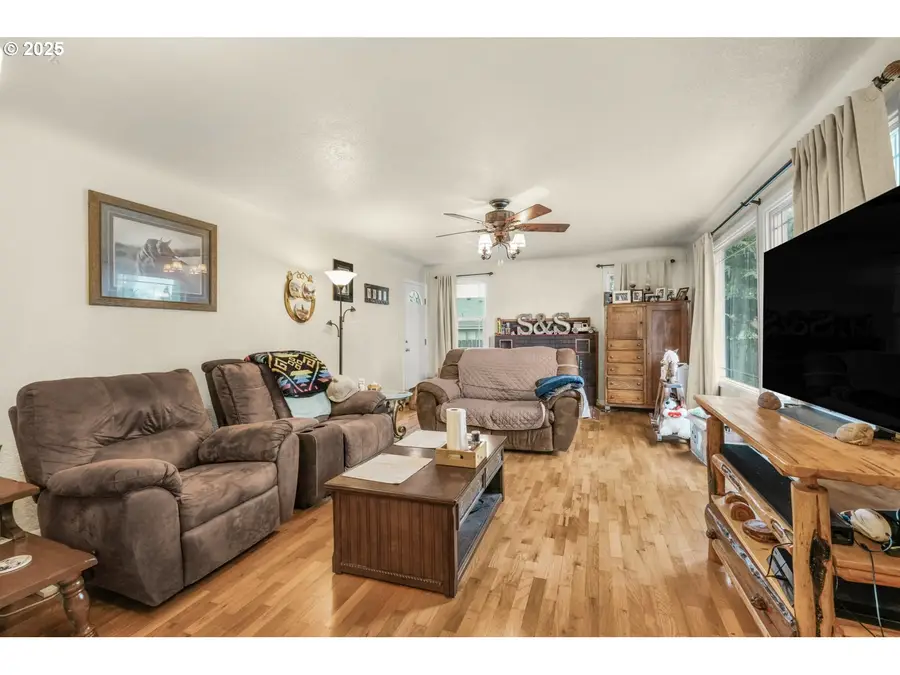 580 N Sheridan St, Mount Angel, OR 97362 - Image #3