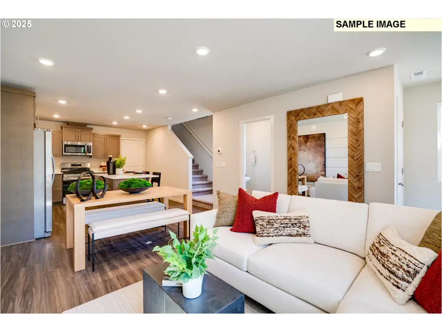 897 Sifuentez Ct., Woodburn, OR 97071 - #3