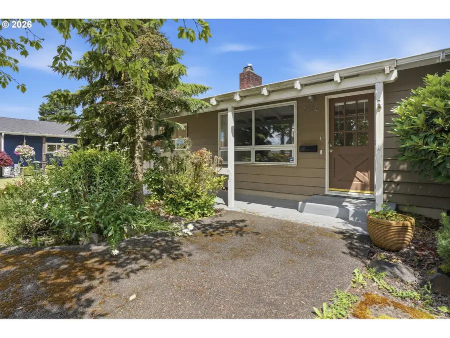2556 Taylor Ave, Longview, WA 98632 - #3