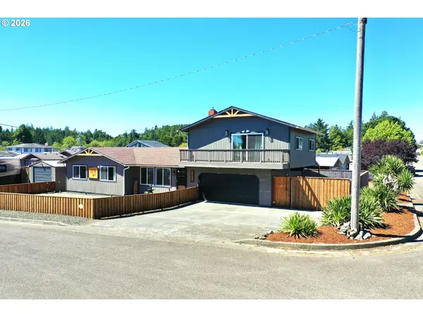 2600 15th St, NorthBend, OR 97459