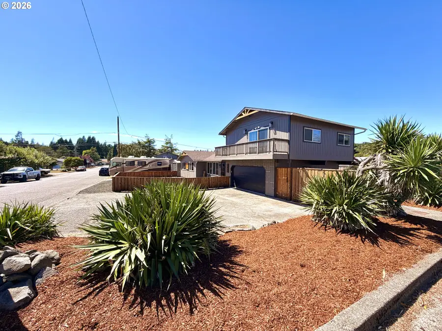 2600 15th St, North Bend, OR 97459 - #2