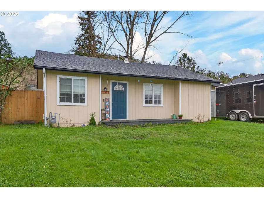 1543 NE Hollis St, Roseburg, OR 97470 - #2