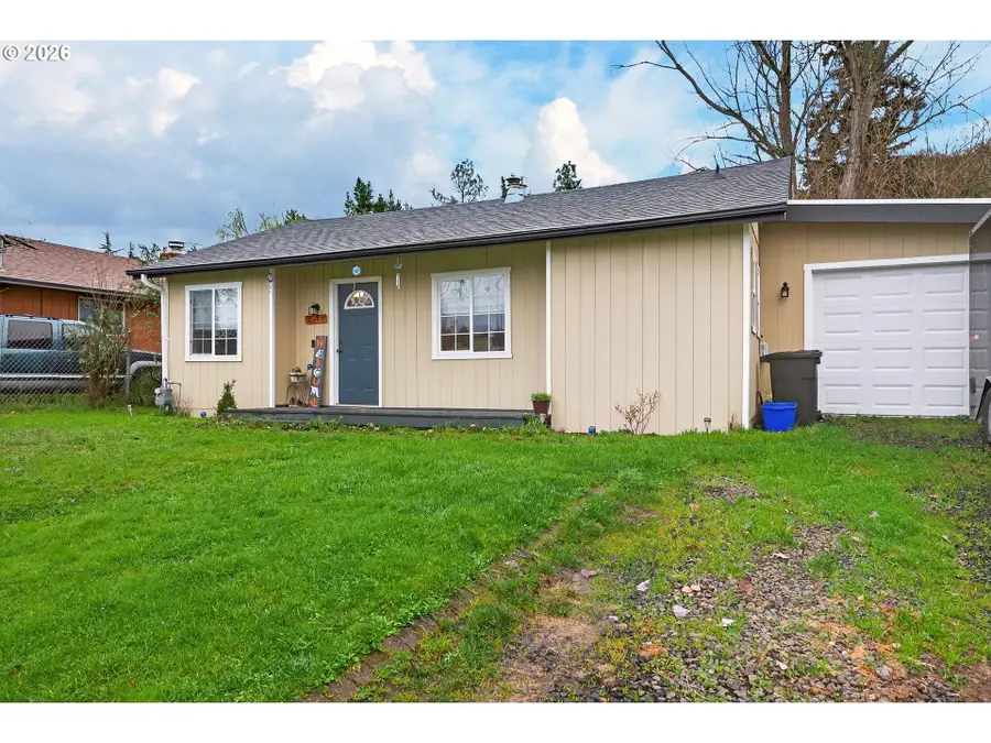 1543 NE Hollis St, Roseburg, OR 97470 - #3