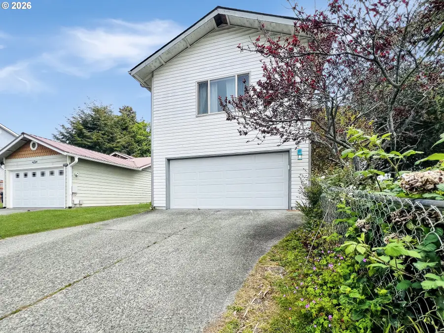 17305 Blueberry Dr, Brookings, OR 97415 - #2