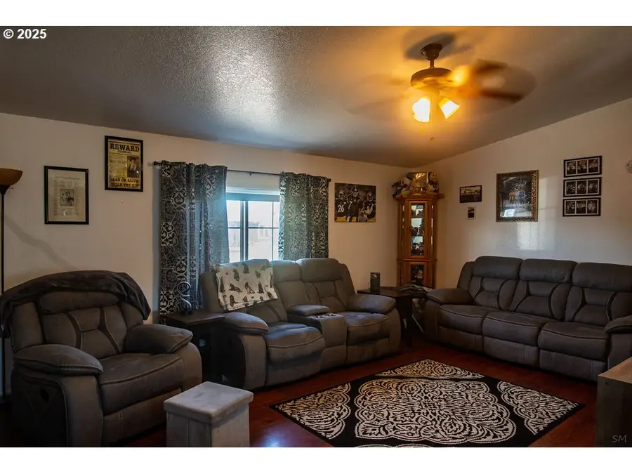 165 SE Kristen Dr, Irrigon, OR 97844 - Image #2