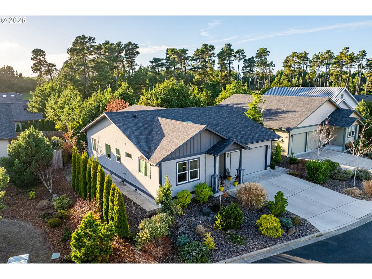 3761 Nandina Dr, Florence, OR 97439 - Image #1