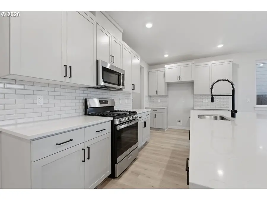 18955 SW Eureka Ln, Beaverton, OR 97007 - Image #2