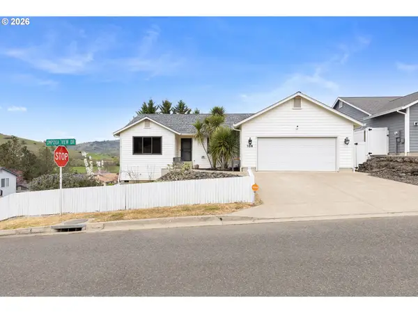 106 Umpqua View Dr, Roseburg, OR 97471