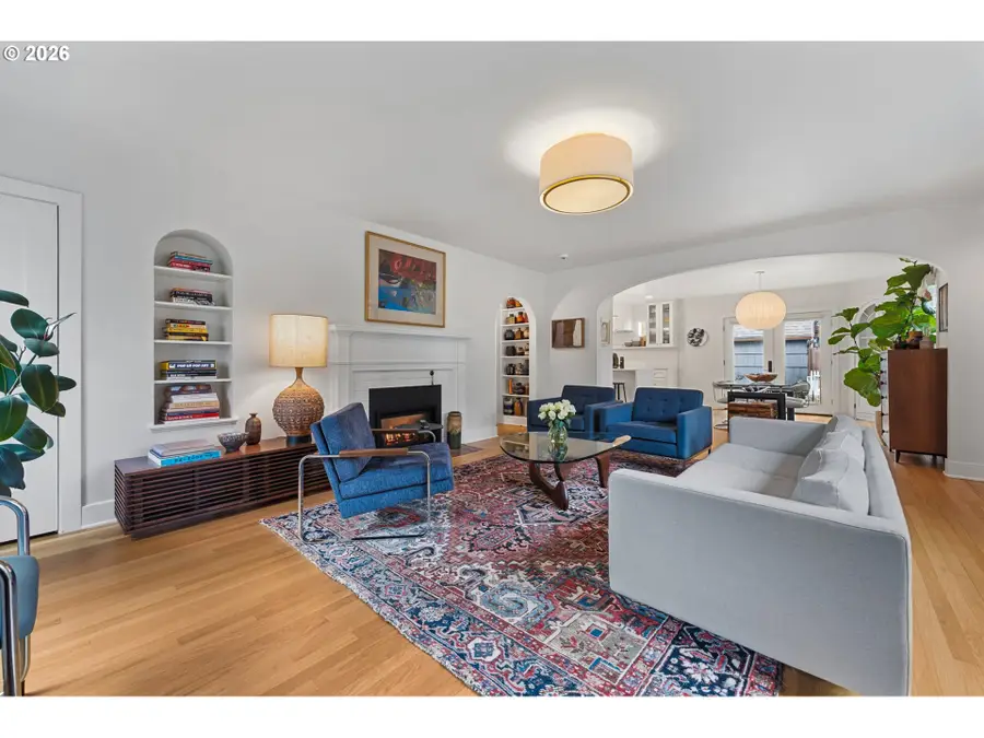 704 NE Hazelfern Pl, Portland, OR 97232 - #3