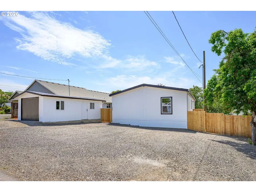 253 E 7th St, Lafayette, OR 97127 - #2