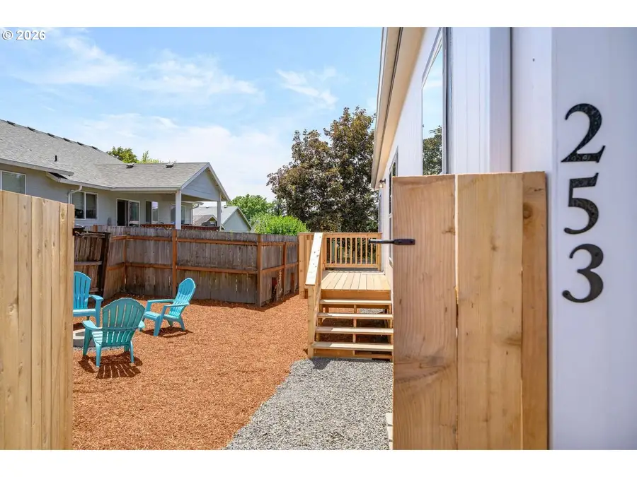 253 E 7th St, Lafayette, OR 97127 - #3